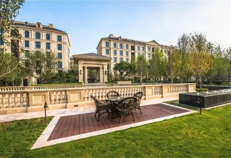 9都会轩参考均价:64316元/㎡都会轩是天津世纪都会的公寓部分,由建筑