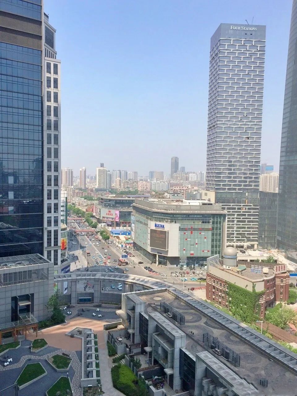 图片来源@oirlary都会轩位于天津地铁一号线及三号线交汇处,是营口