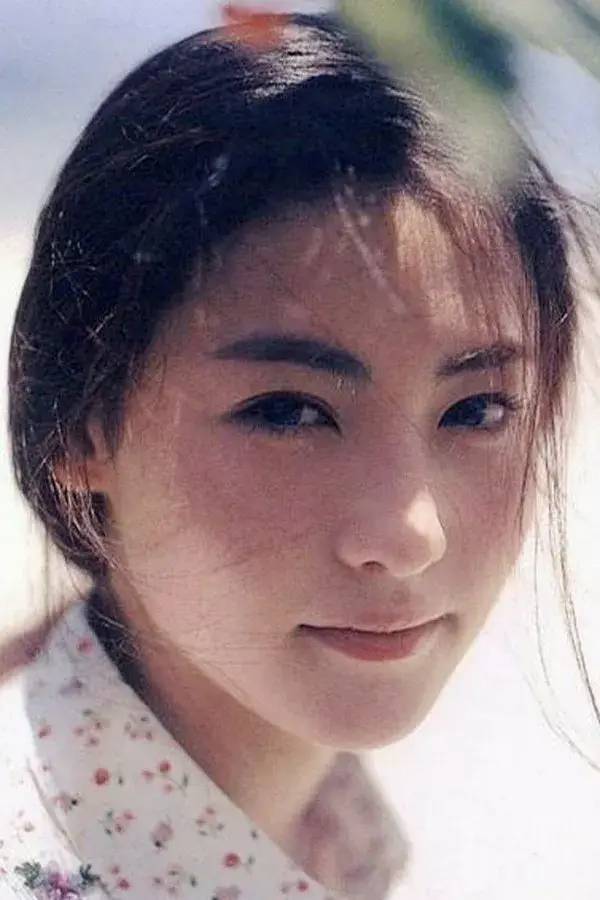 让人意想不到的明星旧照,周迅李嘉欣张柏芝,仙女果然是从小美到大的!