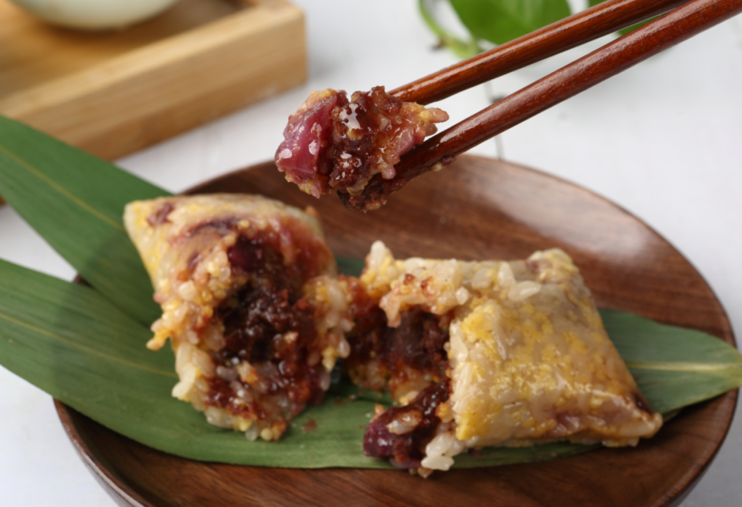 小米粽子礼盒内含6款不同口味的小米粽,另附赠200g黄土高原的羊肥小米