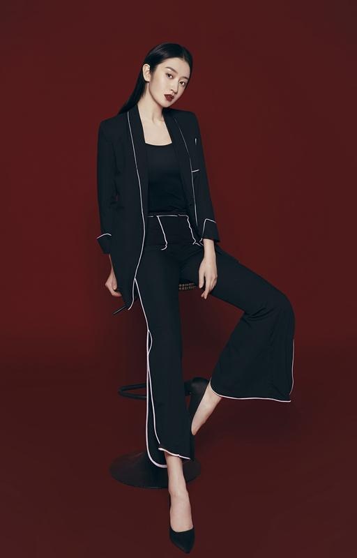 【简介】国家一级演员,辽宁歌舞团首席舞蹈演员李博带你起舞健身.