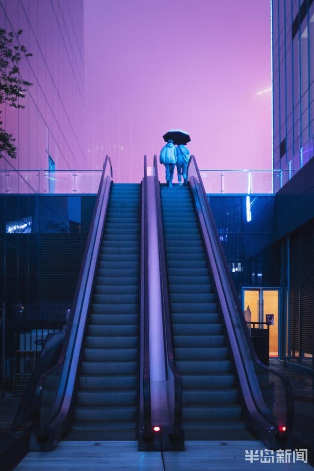 发现青岛“宝藏级”打卡地:“赛博朋克”风,这里的夜景有点科幻