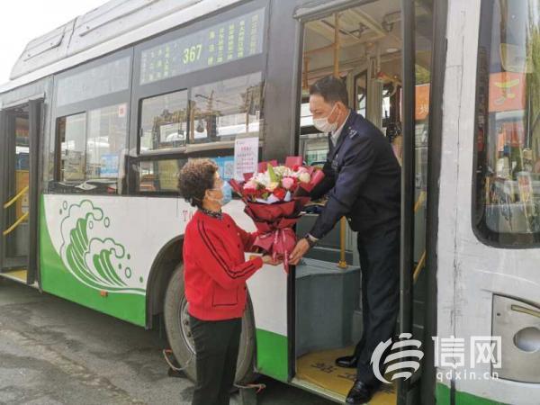 367路驾驶员迟野磊获得“青岛市五一劳动奖章”