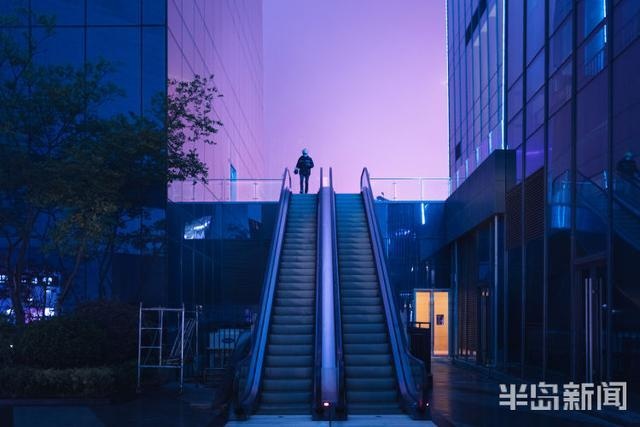 发现青岛“宝藏级”打卡地:“赛博朋克”风,这里的夜景有点科幻