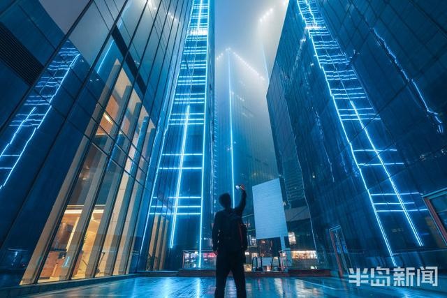 发现青岛“宝藏级”打卡地:“赛博朋克”风,这里的夜景有点科幻