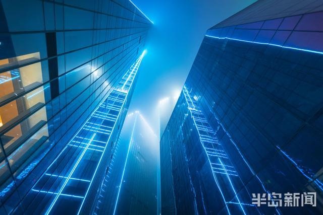 发现青岛“宝藏级”打卡地:“赛博朋克”风,这里的夜景有点科幻