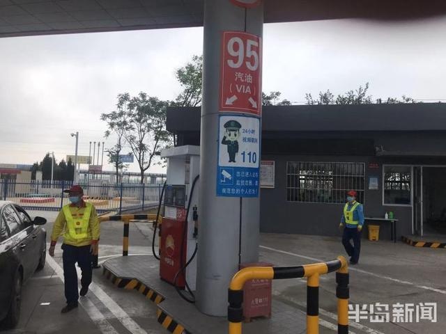 青岛车主高速服务区加油 竟发现没有92号汽油