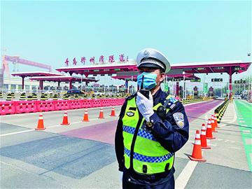 青岛市南交警“五一”期间坚守岗位 全力保障海底隧道通畅