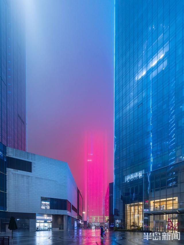 发现青岛“宝藏级”打卡地:“赛博朋克”风,这里的夜景有点科幻