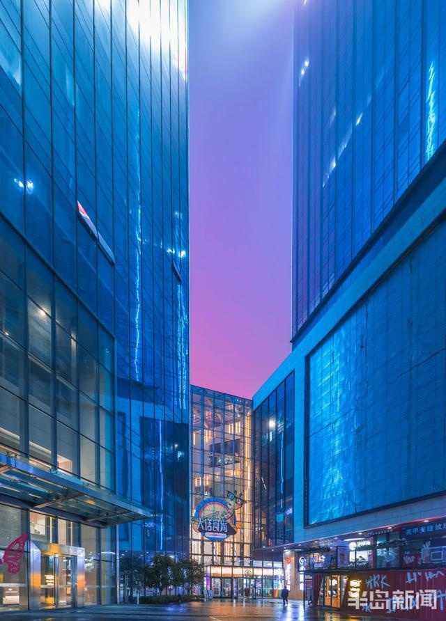 发现青岛“宝藏级”打卡地:“赛博朋克”风,这里的夜景有点科幻