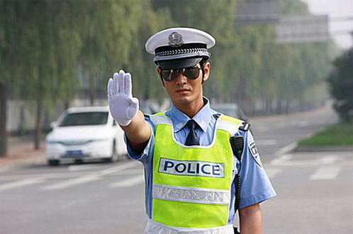 执勤安全提升200%!过滤紫外线和远光灯,交警必备墨镜!