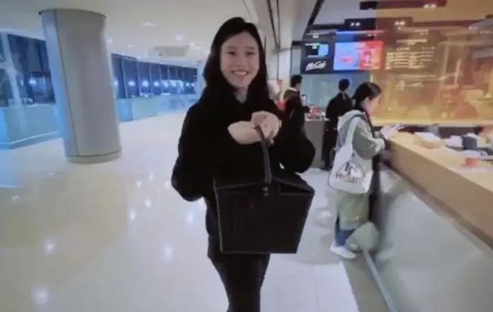 奚梦瑶产后住酒店,郭碧婷疑似被骗婚:醒醒吧,图什么豪门!