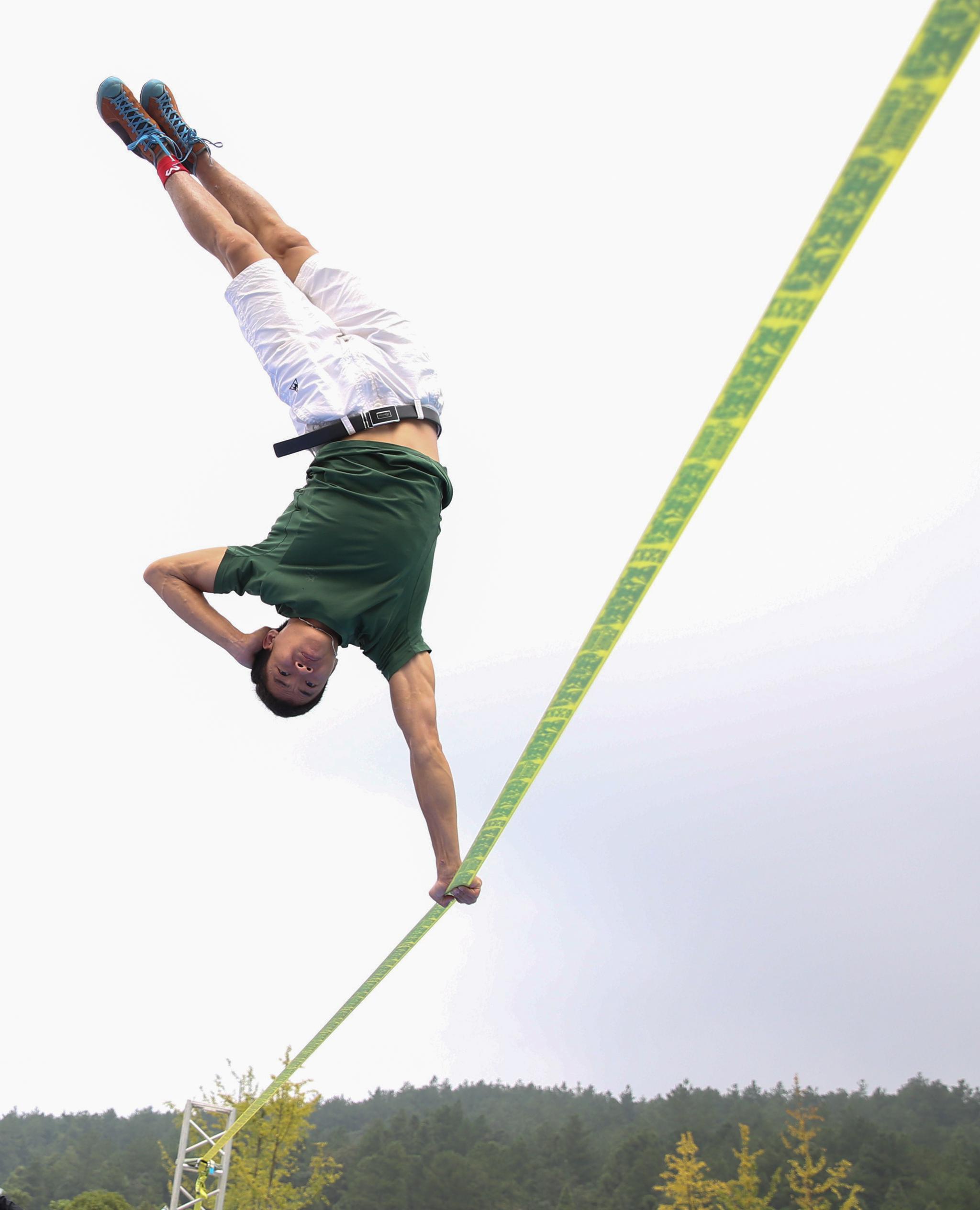 青春"漂浮"在高空扁带上|花坪|户外运动|新冠肺炎_新浪新闻