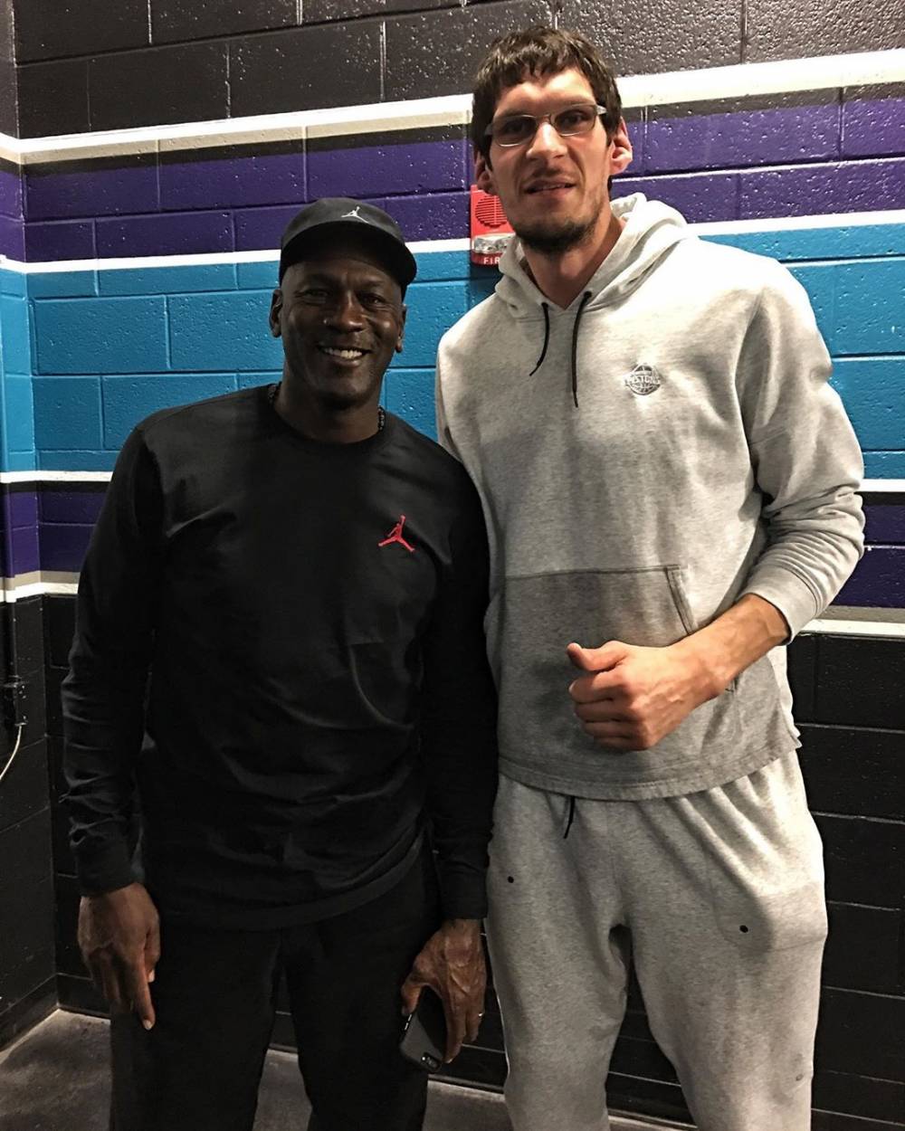 博班社媒晒与乔丹合影