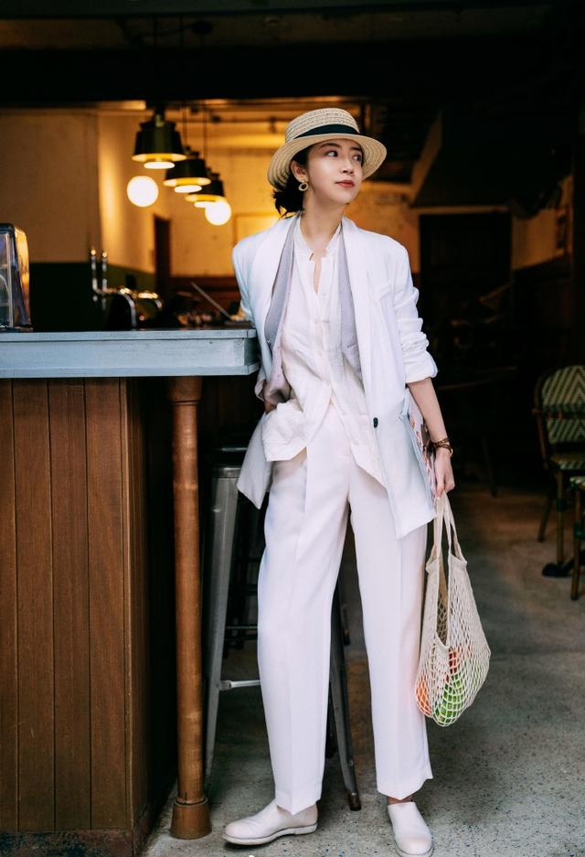 夏日如何穿出高级感,西服,衬衫,牛仔裤都能做到,得这样搭才行