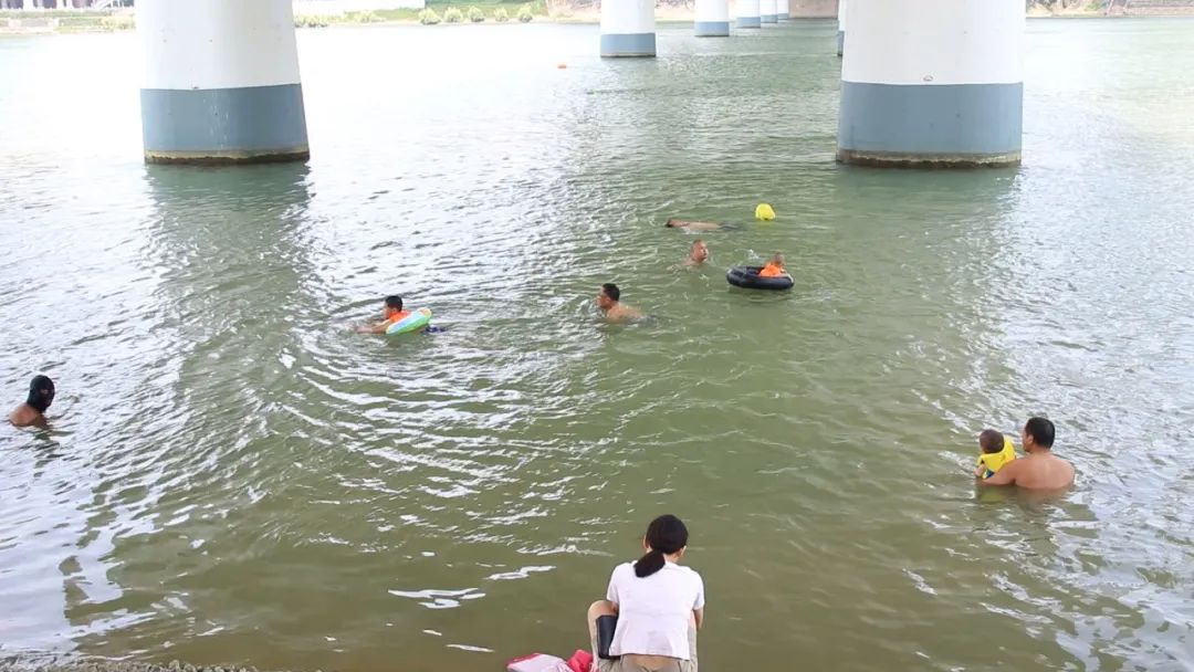 再敲警钟!又有两名学生下河游泳出事!