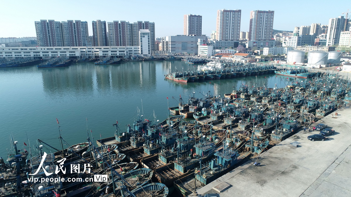 今年伏季休渔从5月1日开始以来,荣成市渔政执法船只在石岛湾,靖海湾和