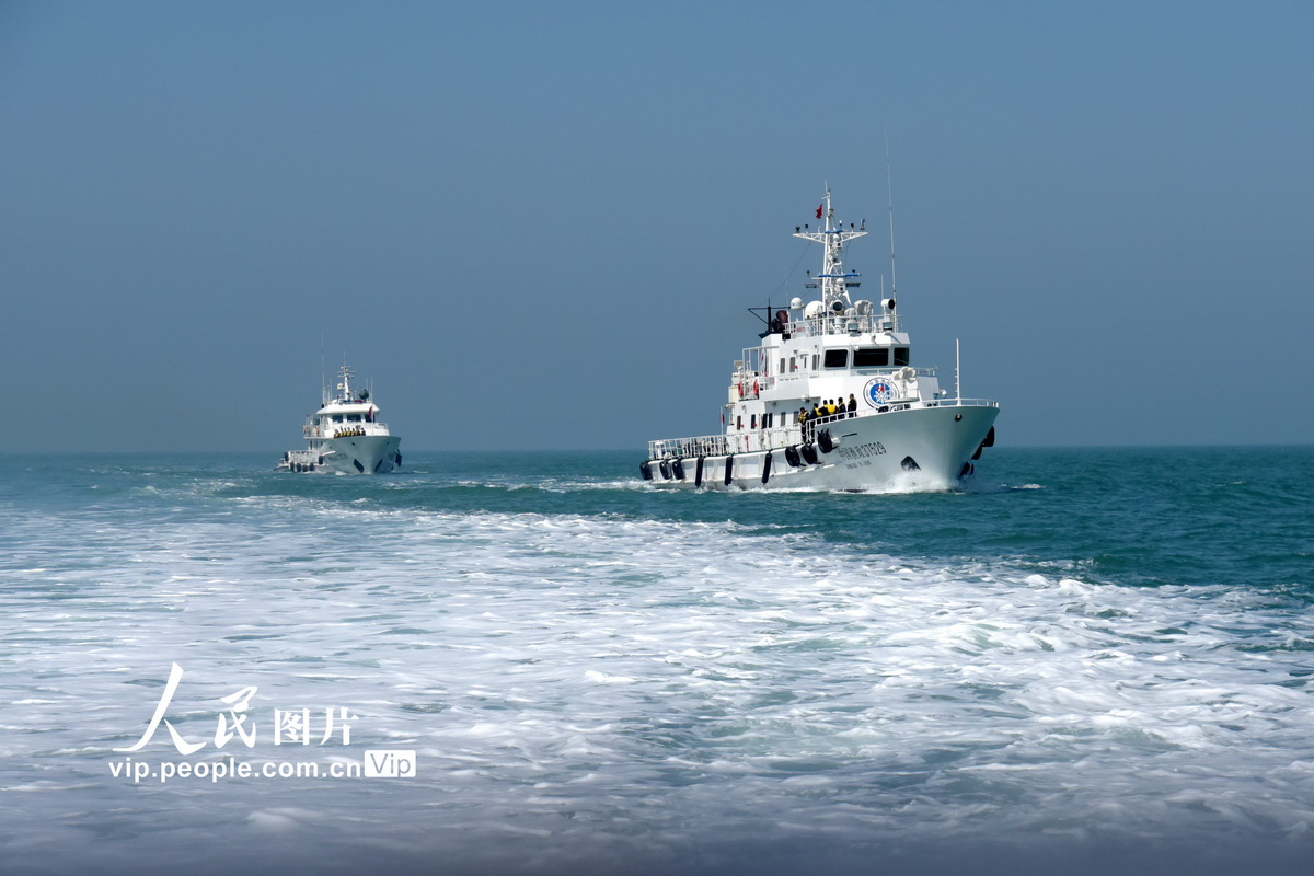 山东荣成:渔政"亮剑"护航休渔