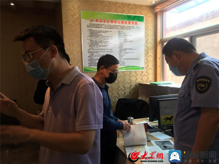 守护师生“舌尖上的安全”泰安市市场监管局突击检查集体用餐配送单位