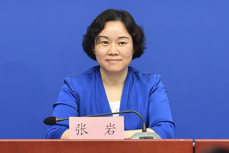 北京市城市管理委员会副主任,新闻发言人张岩回答记者提问.