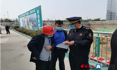 青岛城管:坚守岗位 保障“五一”岛城市容环境