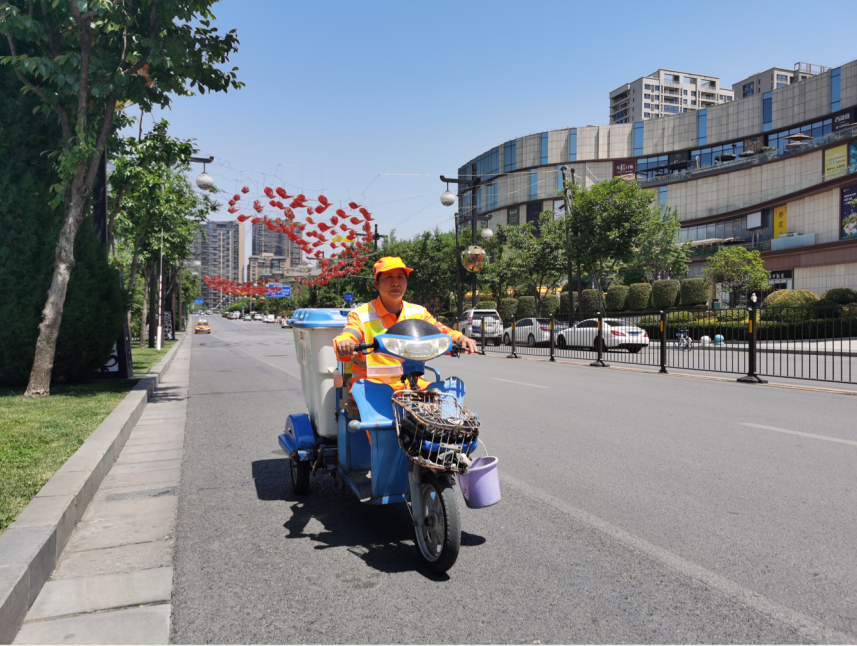 曲江新区劳动者"五一"假期坚守岗位