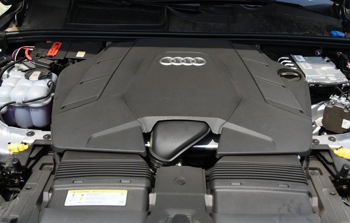 全新奥迪Q7上市，配置提升/三块大屏，选这两款就很有面子