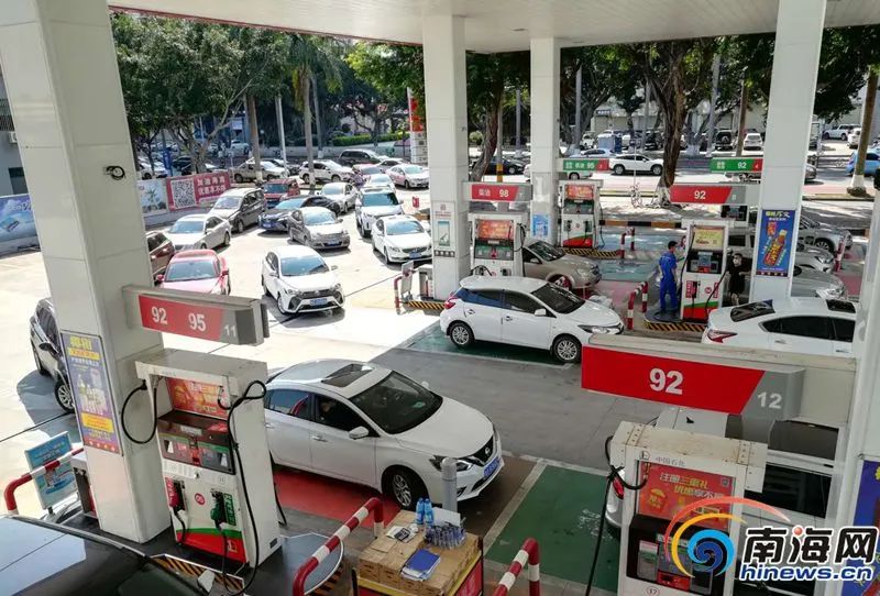 排排排排排排队油价上调前夕海口加油站全天排长龙