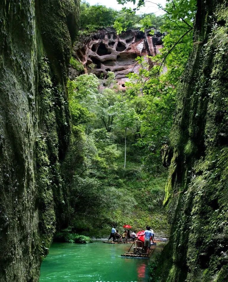 2,云灵山旅游景区(国家4a级旅游景区):云灵山大峡谷漂流全长5.