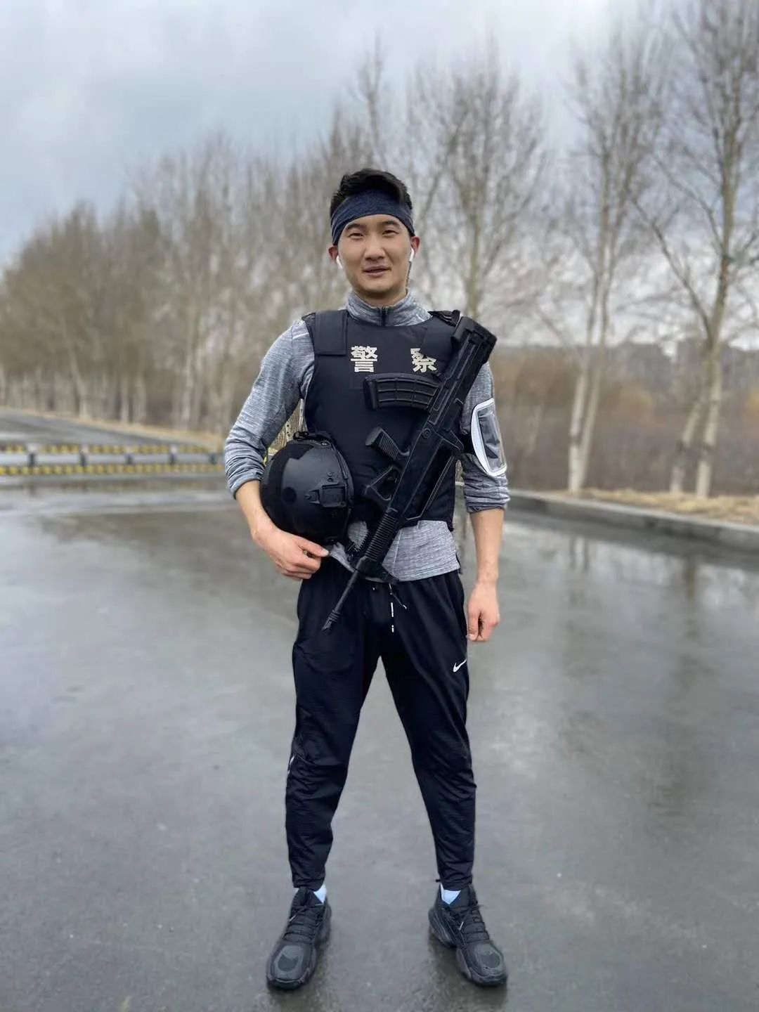 这位小哥哥一直在自己热爱的行业里闪闪发光|主排爆手王铭_新浪新闻