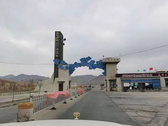 14日晚8:30我们一行人到达日喀则市定日县城忐忑,是一直困扰我的一个