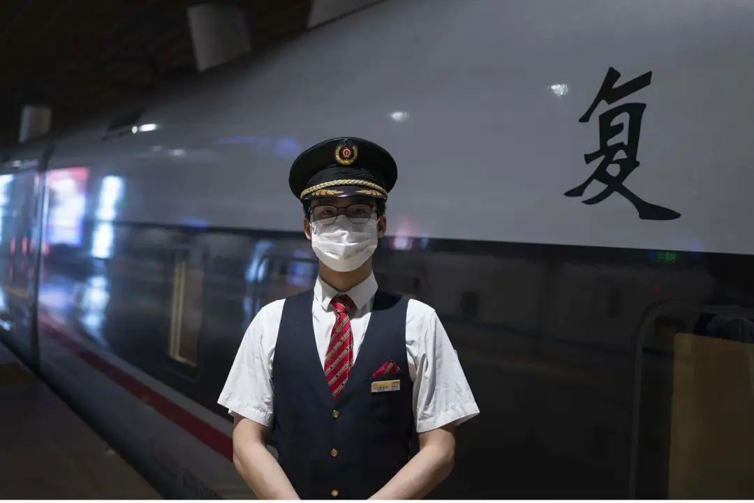 从军营男子汉到复兴号列车长