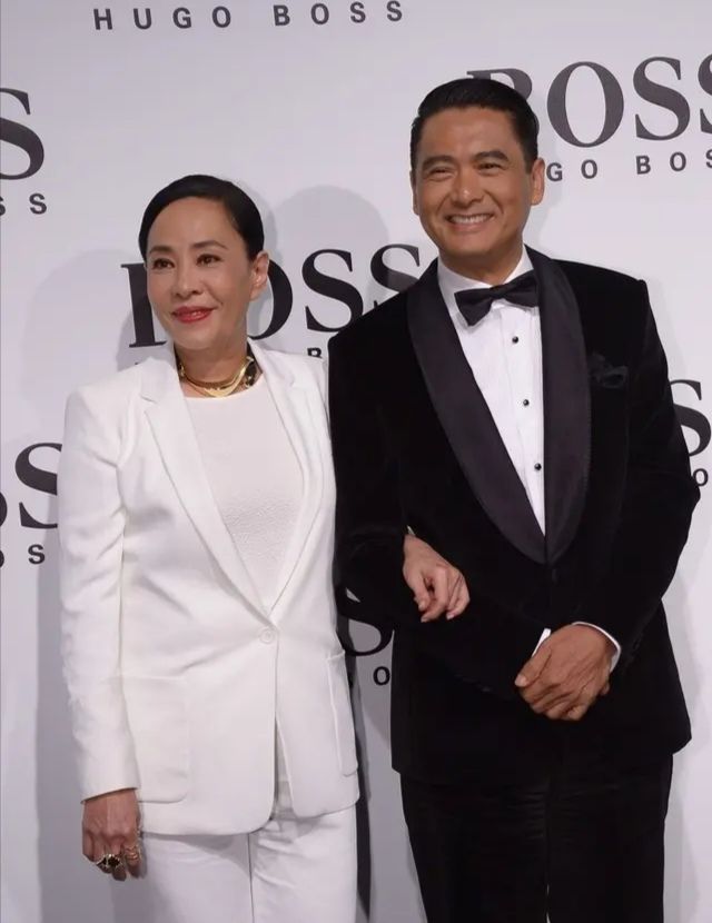 陈荟莲61岁不遮遮掩掩被吐槽衰老也要真实裸妆出镜反而漂亮