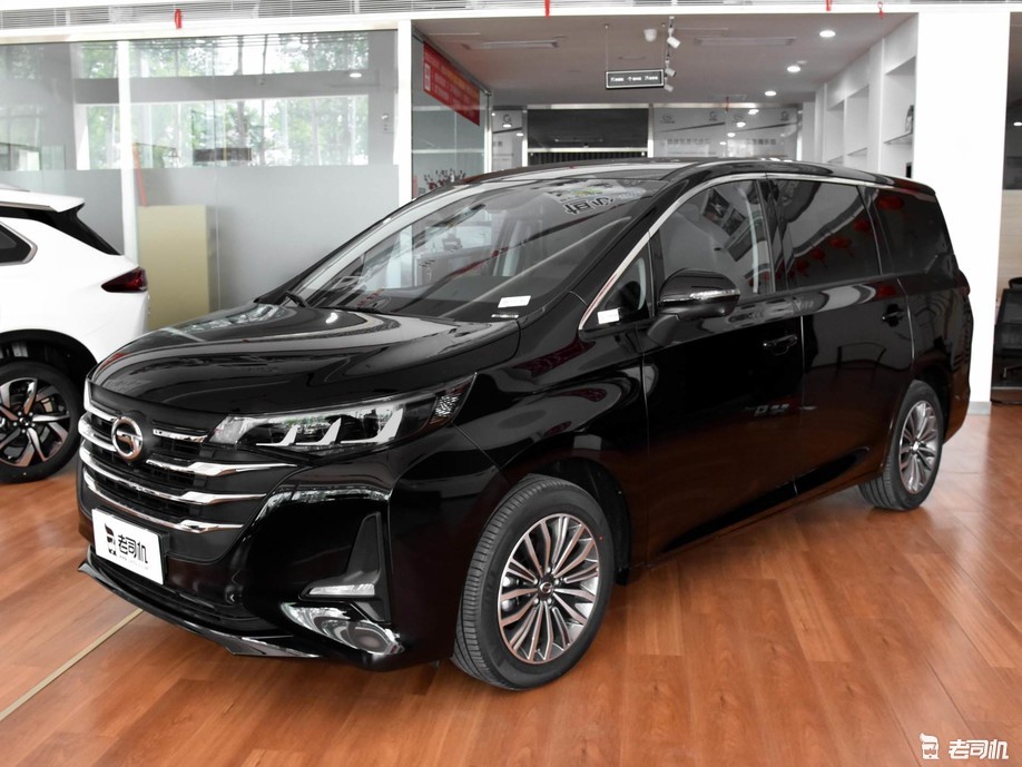 外观大气内部舒适给足你面子 小哥带你看广汽传祺gm6