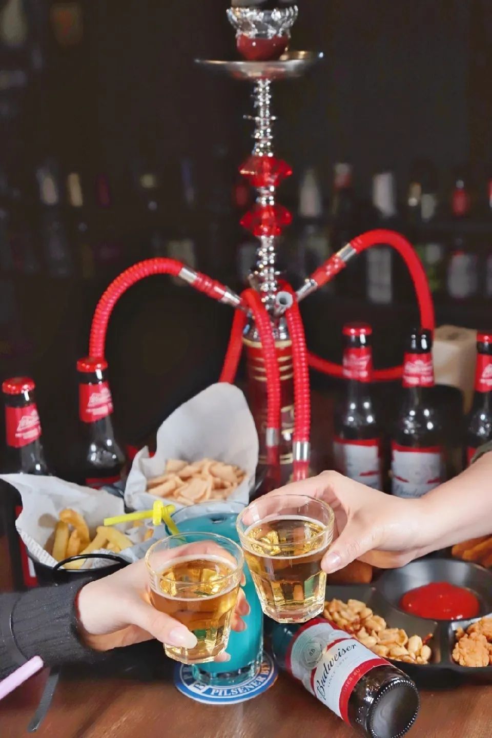 太过瘾了天津这家新晋网红打卡圣地人均10元喝过瘾阿拉伯水烟百威啤酒