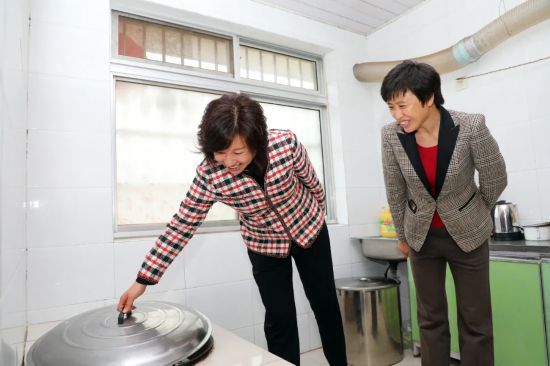 山东省妇联党组书记孙丰华到日照调研妇女工作