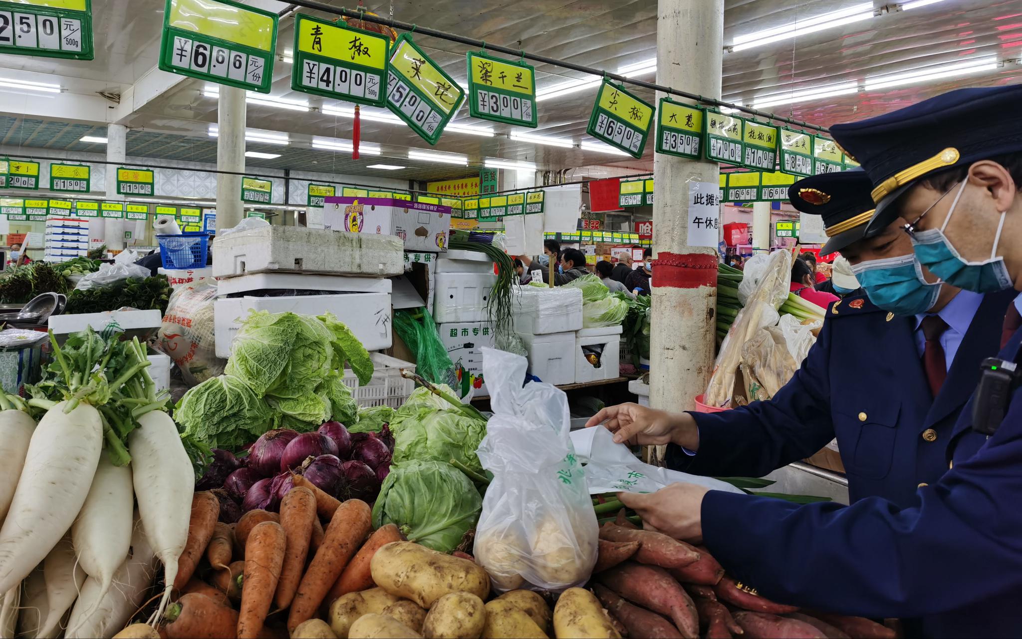 视频|北京菜市场塑料袋收费了 用量至少减一半