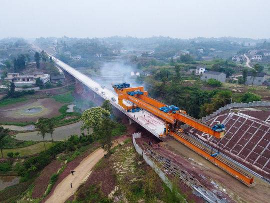 工程建设进入冲刺阶段 川南城际铁路内自泸段6月开始铺轨