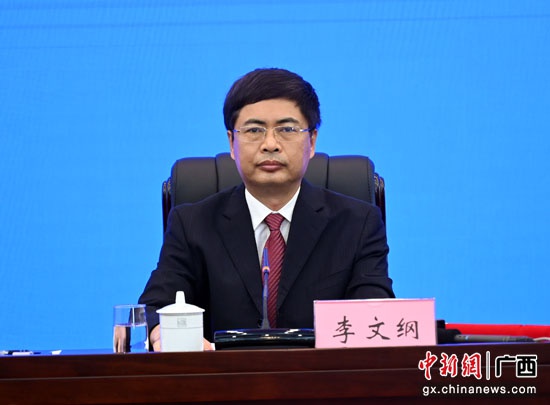 壮族自治区糖业发展办副主任,新闻发言人李文纲在会上介绍相关情况