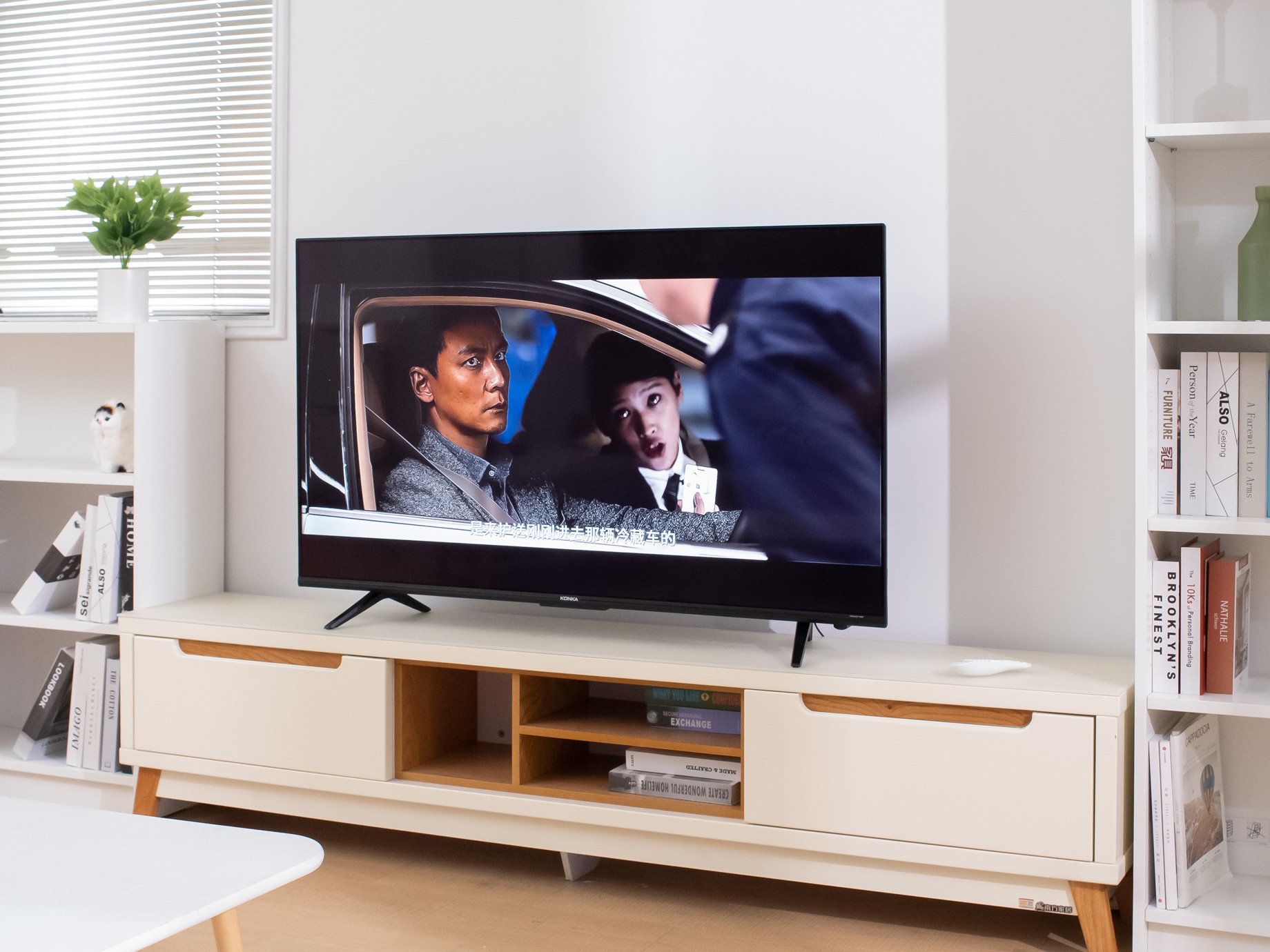 康佳55g5u智慧电视采用全屏贴合技术,主机尺寸为1227mm*86.9mm*722.