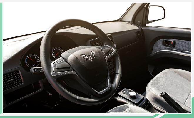 五菱荣光EV正式上市 售8.38万元起/续航300公里