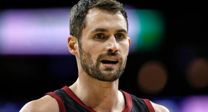 凯文-勒夫接受采访骑士开放训练馆的体验.