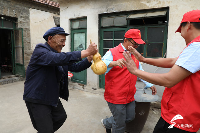 这就是山东|临沂沂南:“直播帮”志愿者助农脱贫增收