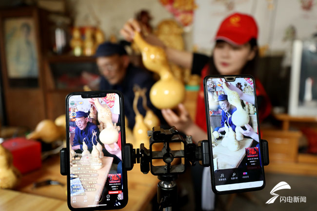 这就是山东|临沂沂南:“直播帮”志愿者助农脱贫增收