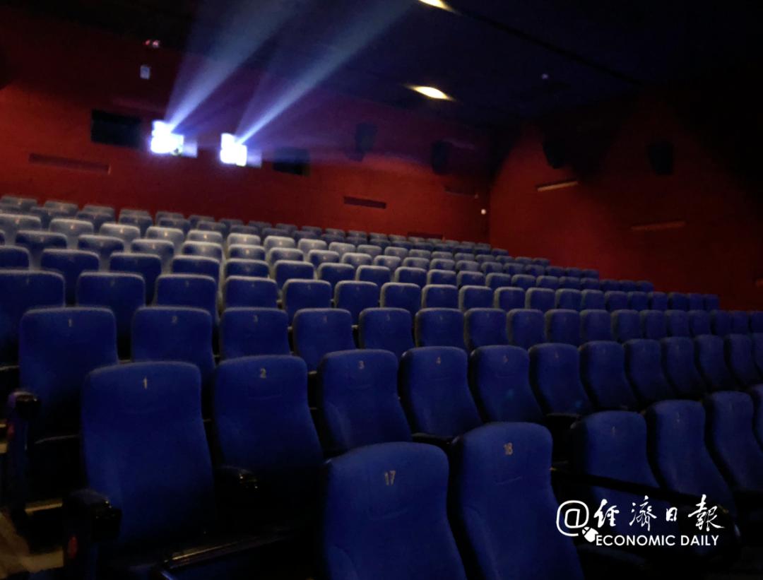 影院永久闭店、群演转行送外卖：影视业如何开启复苏之路？