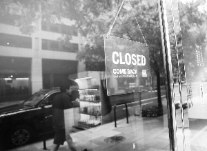 5月6日，在美国首都华盛顿，一家披萨店因新冠疫情暂时关闭。 新华社 图