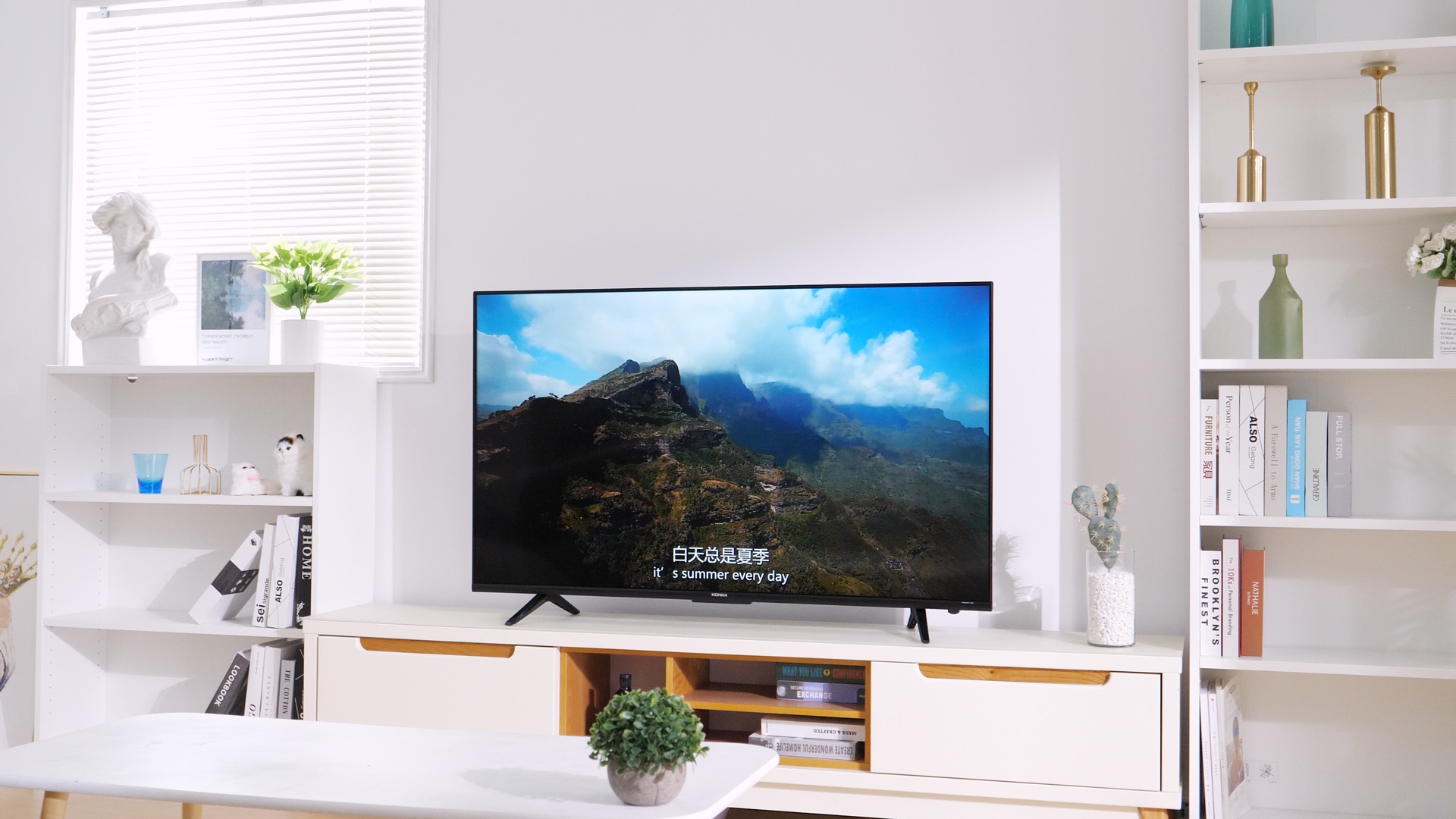 另外,康佳55g5u智慧电视的全场景ai语音服务,还可以做到明星识别,同款