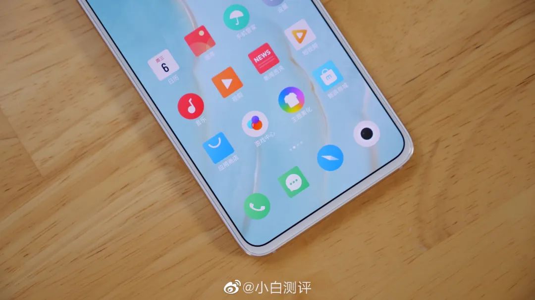 【前沿】李楠评价魅族17:颜值有提升 小白实拍白色前面板
