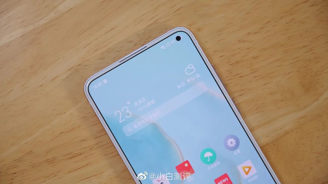 【前沿】李楠评价魅族17:颜值有提升 小白实拍白色前面板