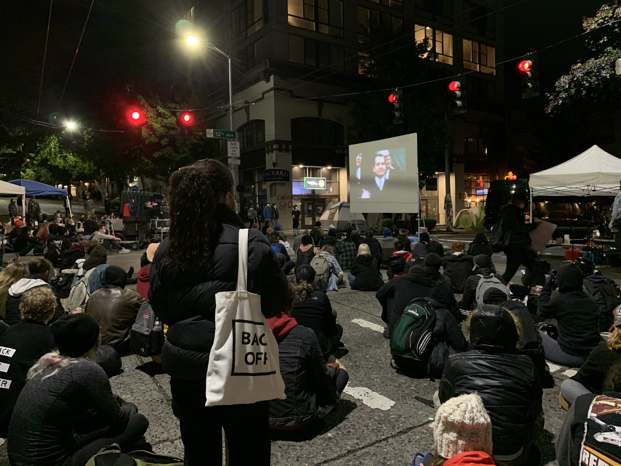 （上3图自推特）